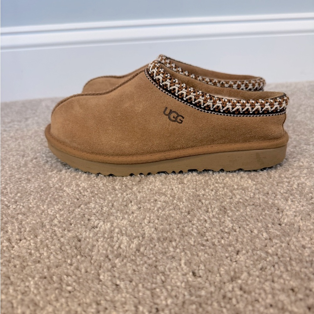 Girls Ugg Tasman size 3